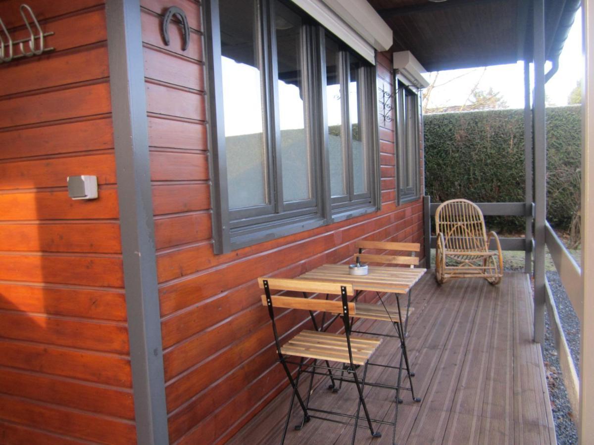 Le Petit Chalet Resteigne Екстериор снимка